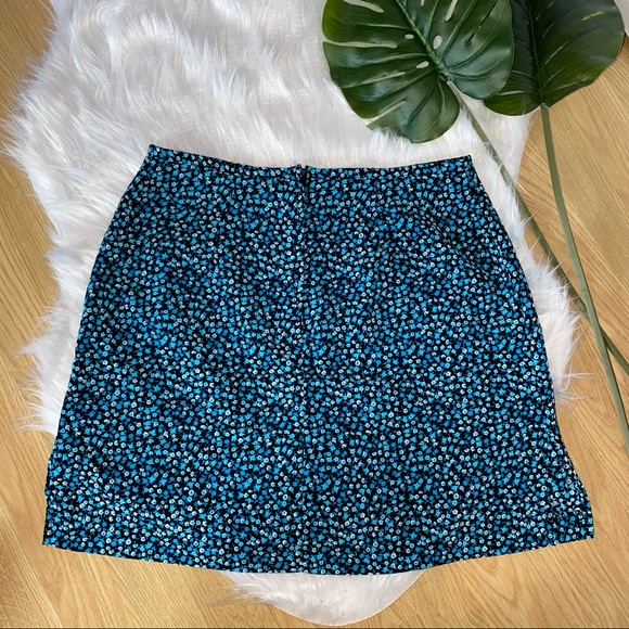 🌈 3/$25 Reitmans Blue Floral Skort Size 9 - Picture 2 of 7